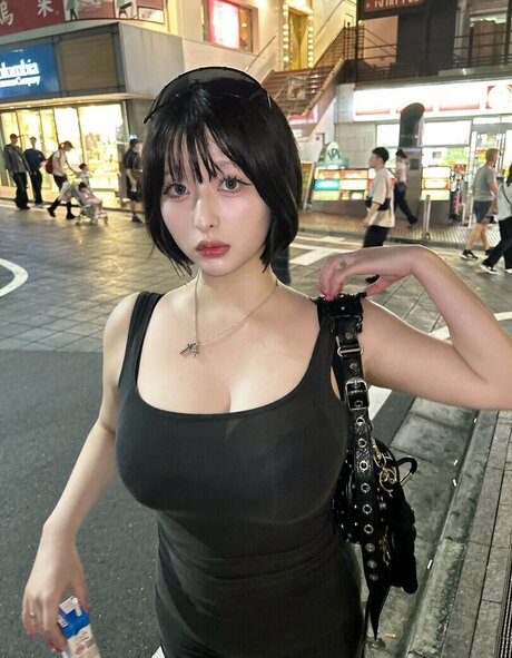 Momoka Akari
