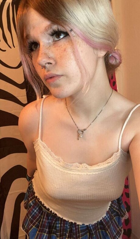 Dishonestgirl