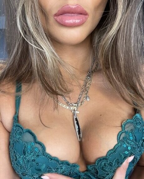 Nacktes geleaktes OnlyFans-Foto von Badbunnyplays