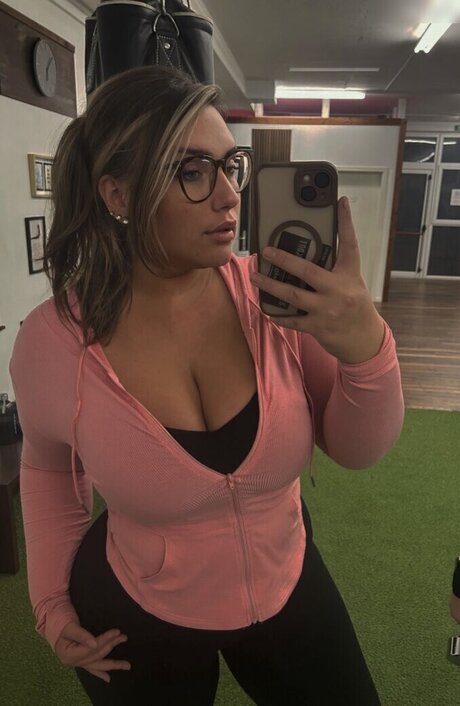 Lara.Marie.v__