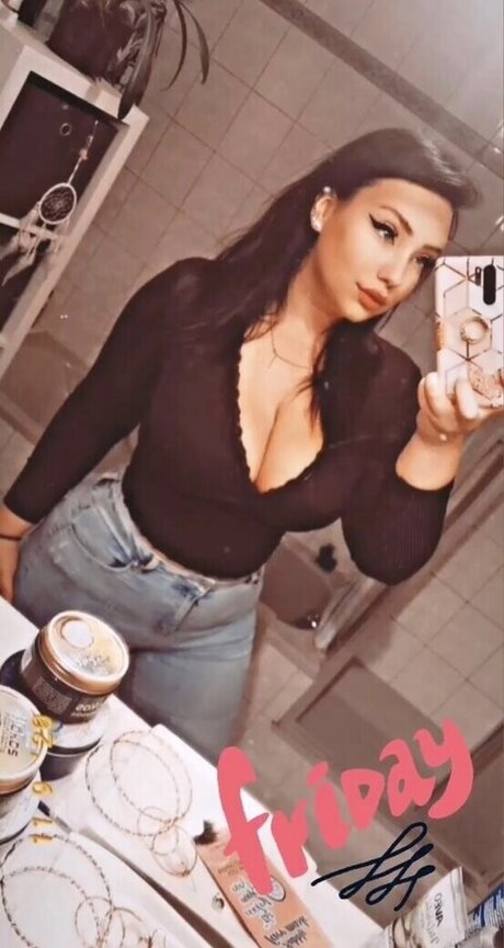 Lara.Marie.v__