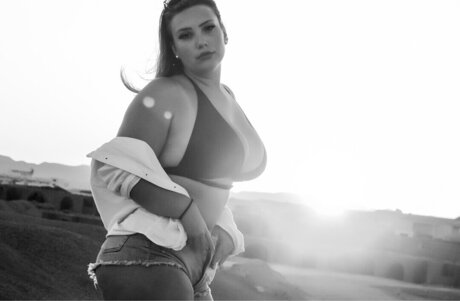Lara.Marie.v__