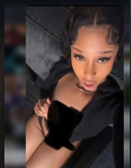 Nacktes geleaktes OnlyFans-Foto von Therealmayyaa