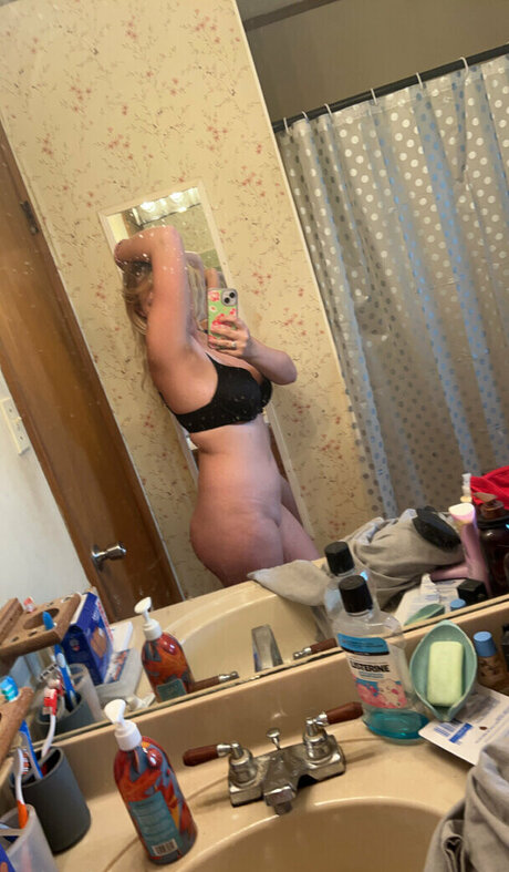 Nacktes geleaktes OnlyFans-Foto von Zestywhitegirlmaria Moore