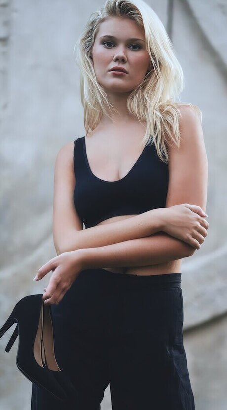 Sarah E Coomer