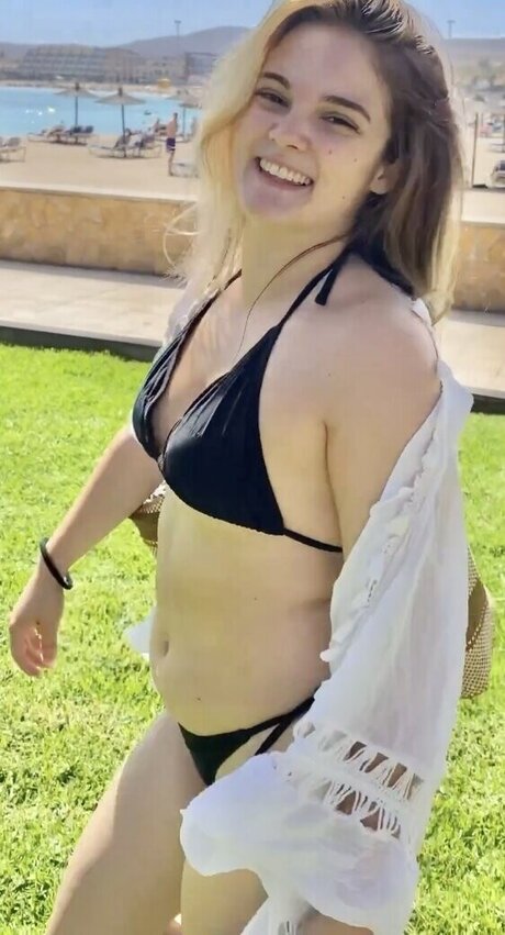 Nacktes geleaktes OnlyFans-Foto von Mondwika