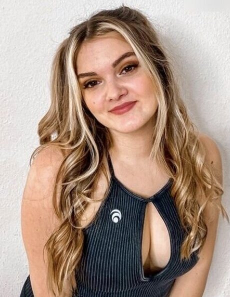 Nacktes geleaktes OnlyFans-Foto von Mondwika