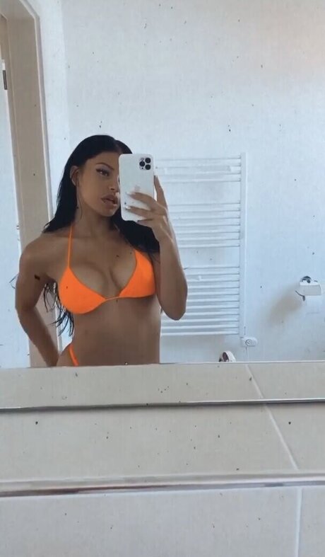 Ivana Santacruz