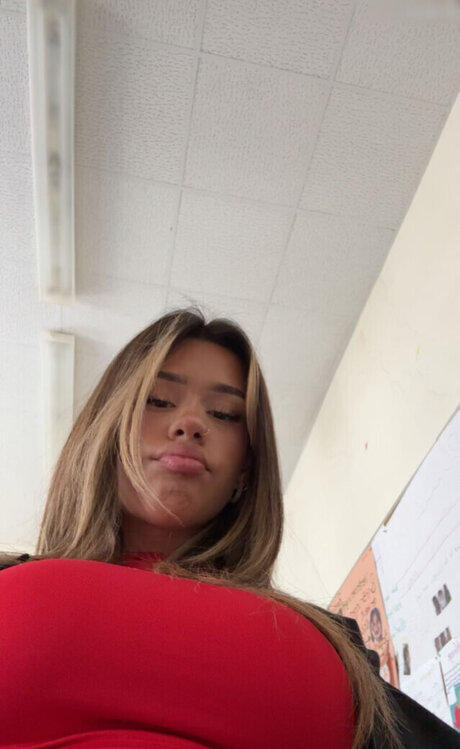 Nacktes geleaktes OnlyFans-Foto von Almira Azemi