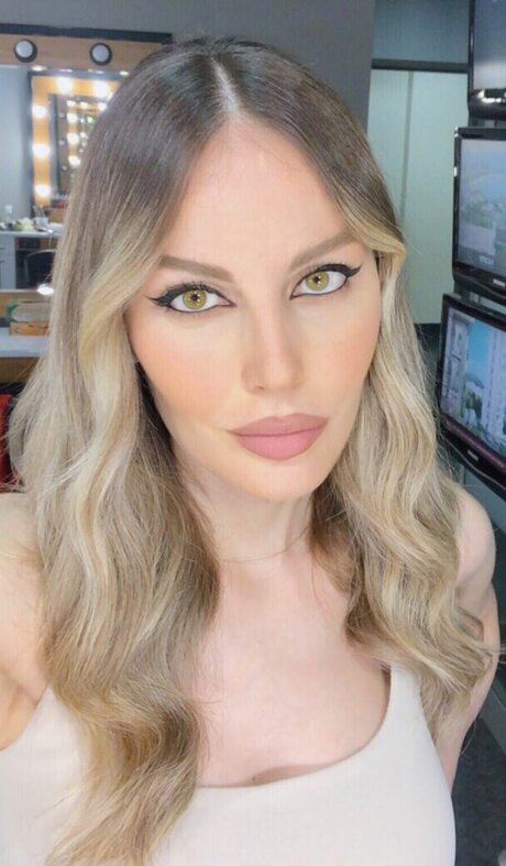 Hande Sarıoğlu