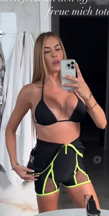 Nacktes geleaktes OnlyFans-Foto von Annamaria Ferchichi