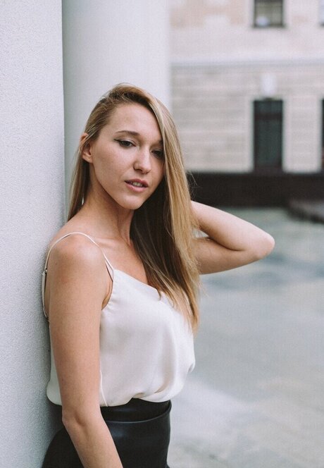 Natalie (Avo)