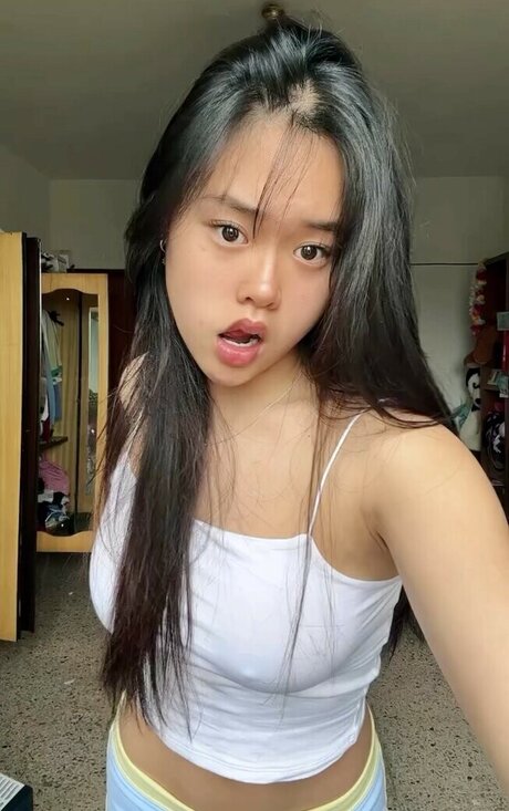 Nacktes geleaktes OnlyFans-Foto von Michela Han