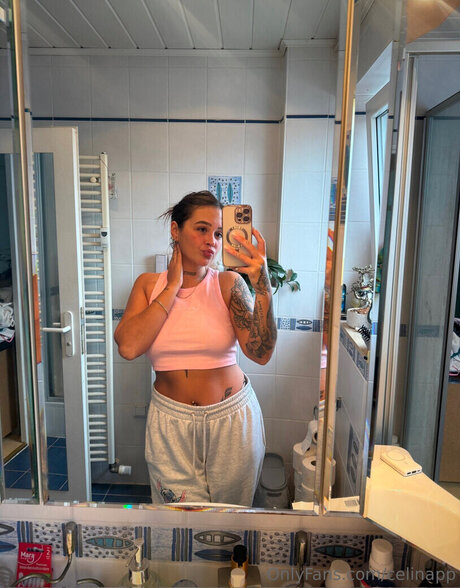 Nacktes geleaktes OnlyFans-Foto von Celina Pop