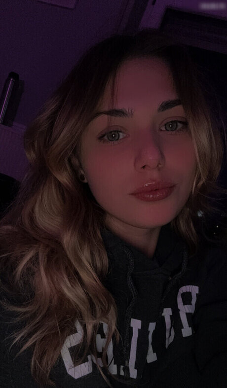 Nacktes geleaktes OnlyFans-Foto von Elsa Weienbach