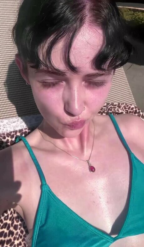 Holly Laing