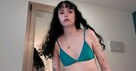 Holly Laing