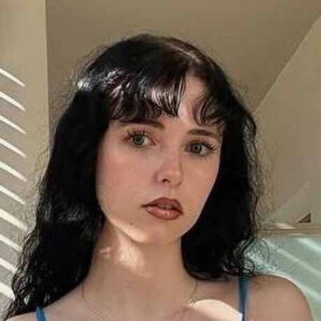 Holly Laing