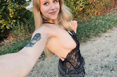 Nacktes geleaktes OnlyFans-Foto von Lunazuhause