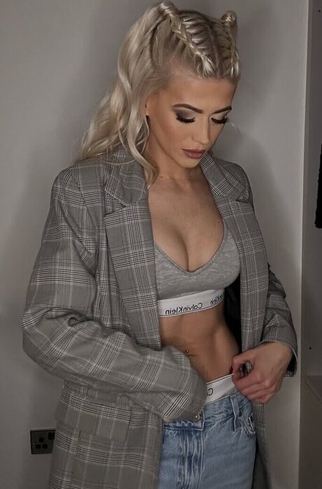 Nacktes geleaktes OnlyFans-Foto von Danielle Harold