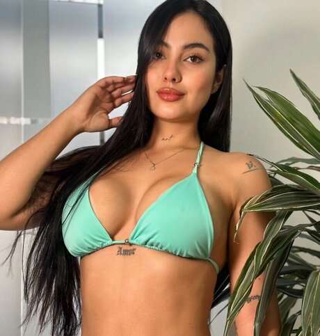 Nacktes geleaktes OnlyFans-Foto von Juliana Karie