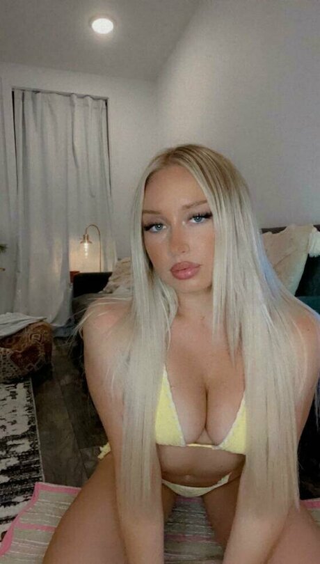 Nacktes geleaktes OnlyFans-Foto von Alissa Hale