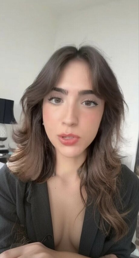 Gabriela Bee