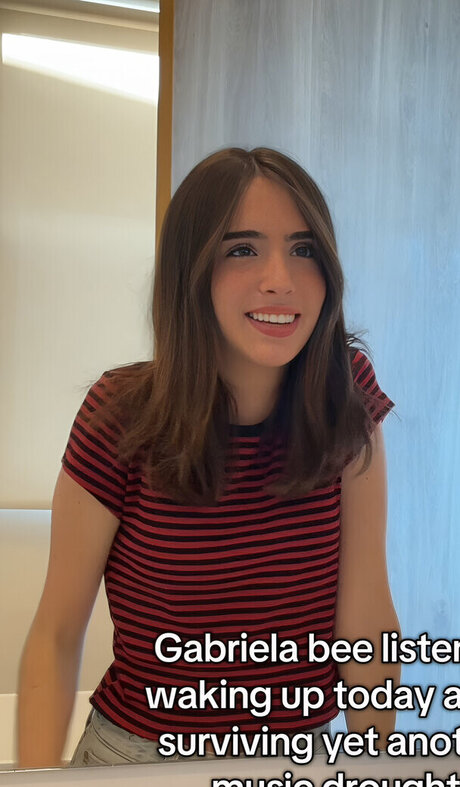 Gabriela Bee