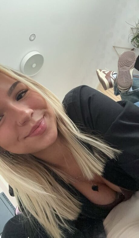 Nacktes geleaktes OnlyFans-Foto von Emilyynl