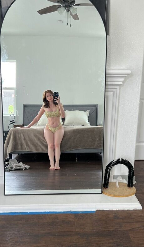 Nacktes geleaktes OnlyFans-Foto von Msfiiire