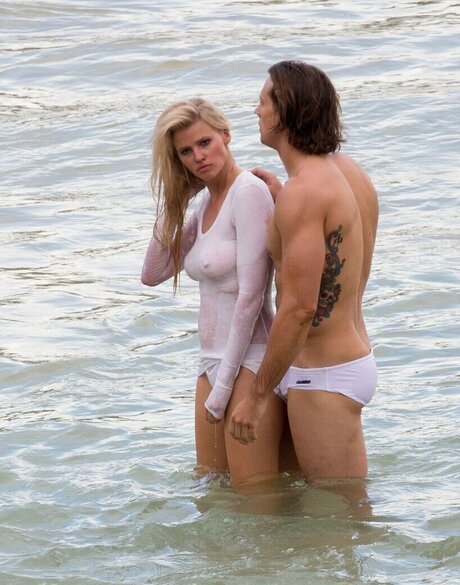 Nacktes geleaktes OnlyFans-Foto von Lara Stone