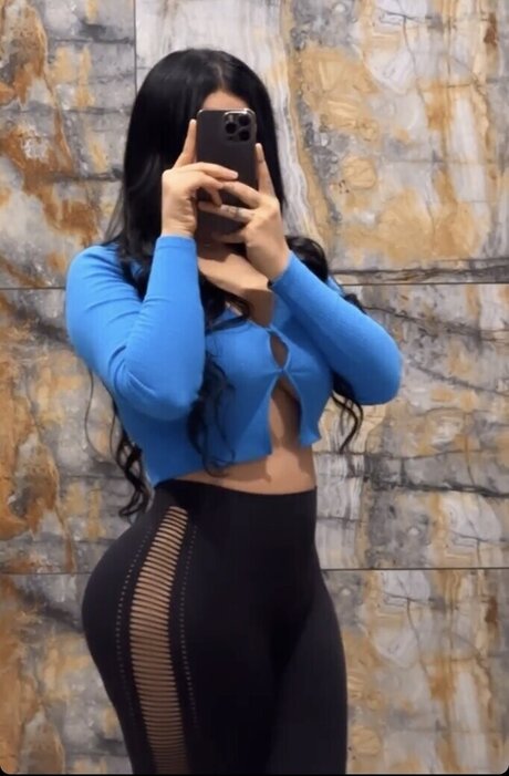 Nacktes geleaktes OnlyFans-Foto von Melek Azad