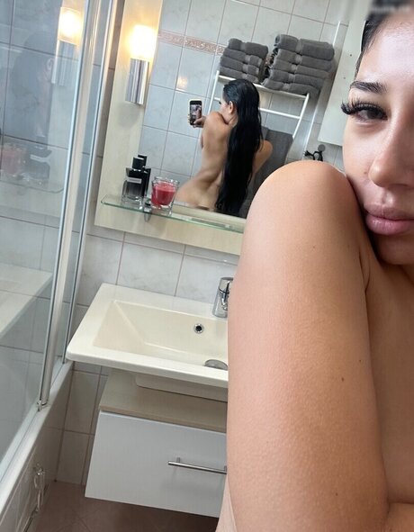 Nacktes geleaktes OnlyFans-Foto von Tryaz