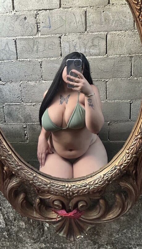 Nacktes geleaktes OnlyFans-Foto von Elizabeth Nazariego