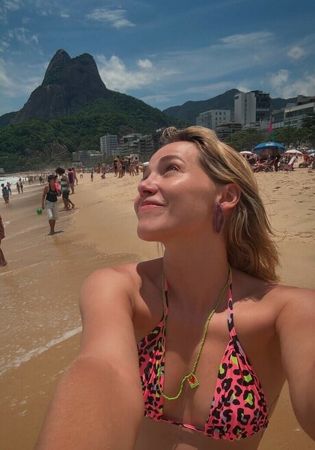 Leticia Colin