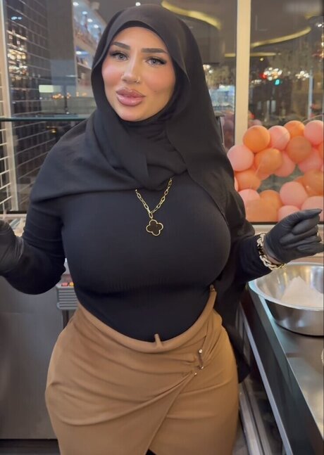 Nacktes geleaktes OnlyFans-Foto von Abir Zrk