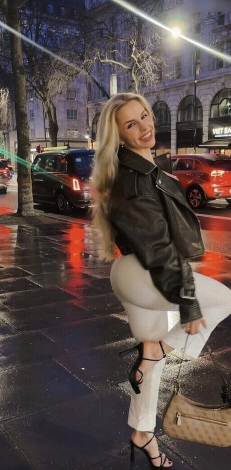Lucia Leona