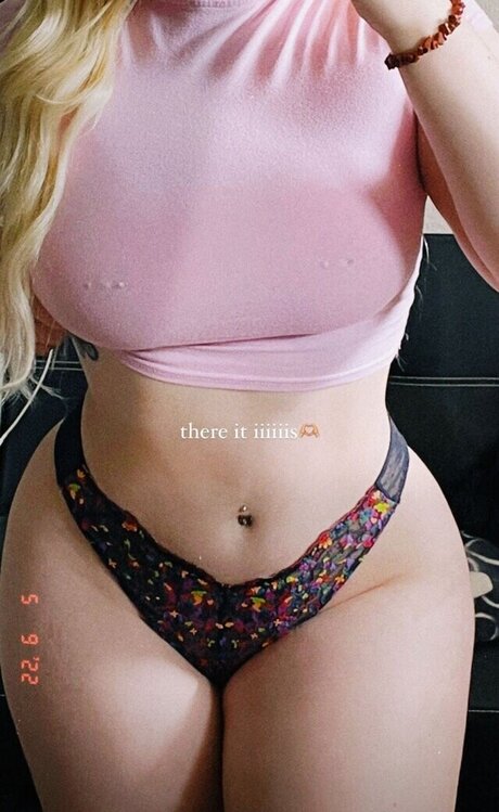 Nacktes geleaktes OnlyFans-Foto von Luisa Frh