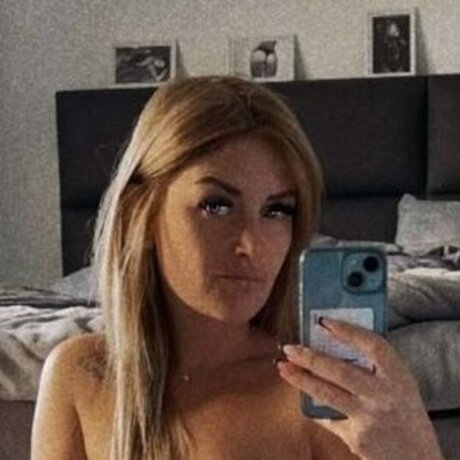 Nacktes geleaktes OnlyFans-Foto von Mrsfiestaa