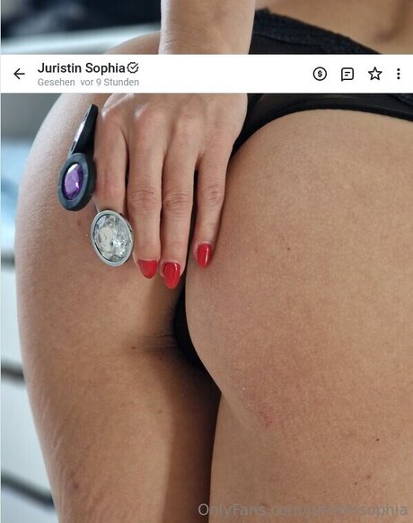 Nacktes geleaktes OnlyFans-Foto von Juristin Sophia