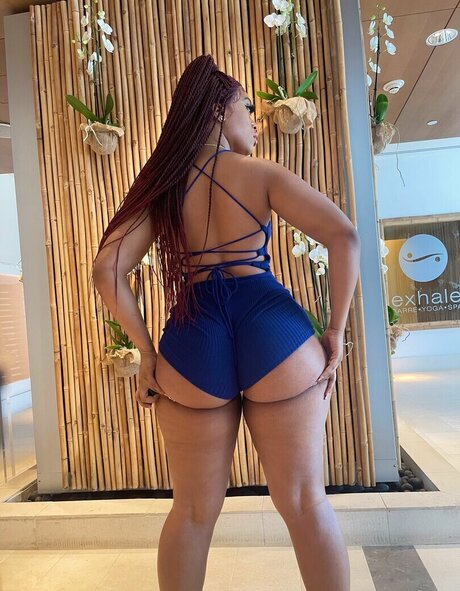 Nacktes geleaktes OnlyFans-Foto von Nynyirene
