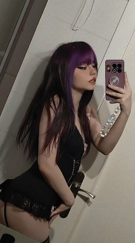 Nacktes geleaktes OnlyFans-Foto von Theakaleina