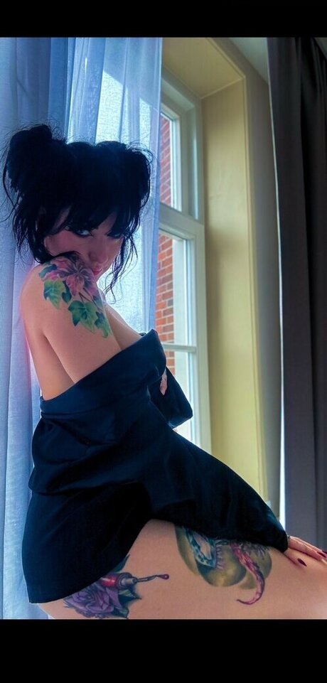 Lizzi Blake