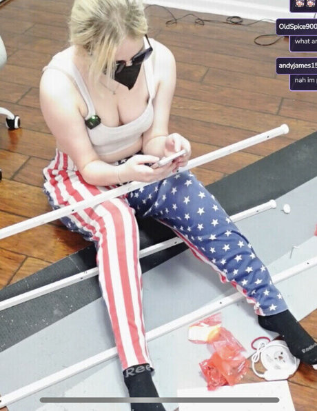 Nacktes geleaktes OnlyFans-Foto von Megalodonvt