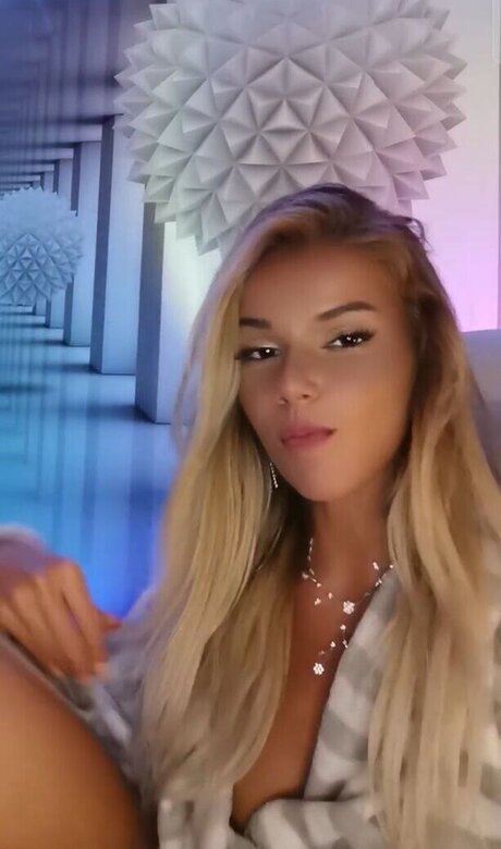 Nacktes geleaktes OnlyFans-Foto von Avocadox