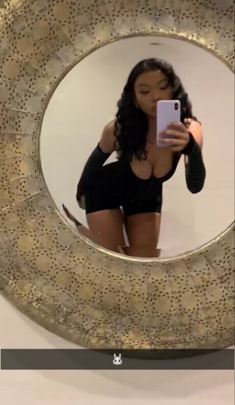 Nacktes geleaktes OnlyFans-Foto von Goldenbihxo