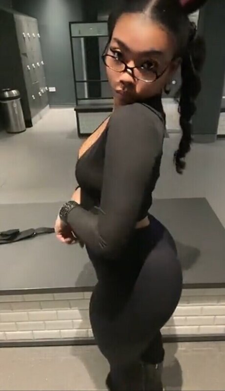 Nacktes geleaktes OnlyFans-Foto von Goldenbihxo