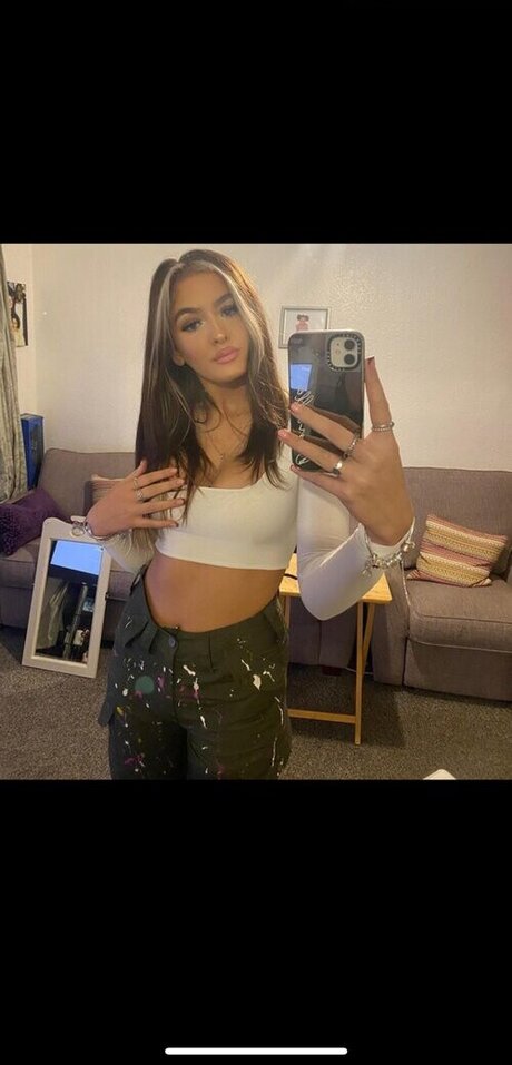 Nacktes geleaktes OnlyFans-Foto von Danielleelou