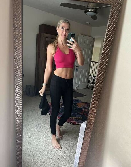Holly Hotwife