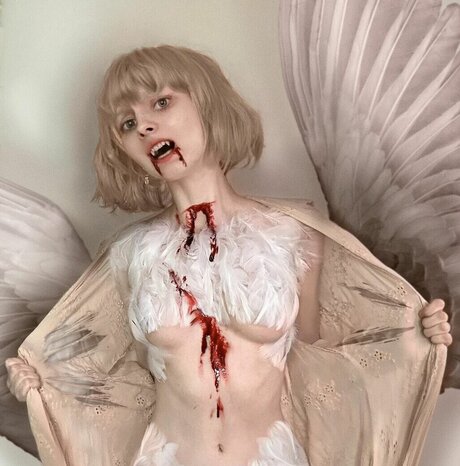 Nacktes geleaktes OnlyFans-Foto von Sasha Gaier